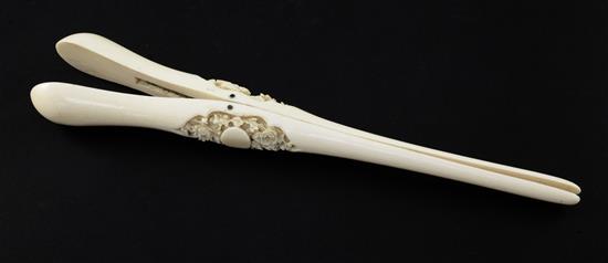 A pair of Chinese export ivory glove stretchers, late 19th century, 26.5cm